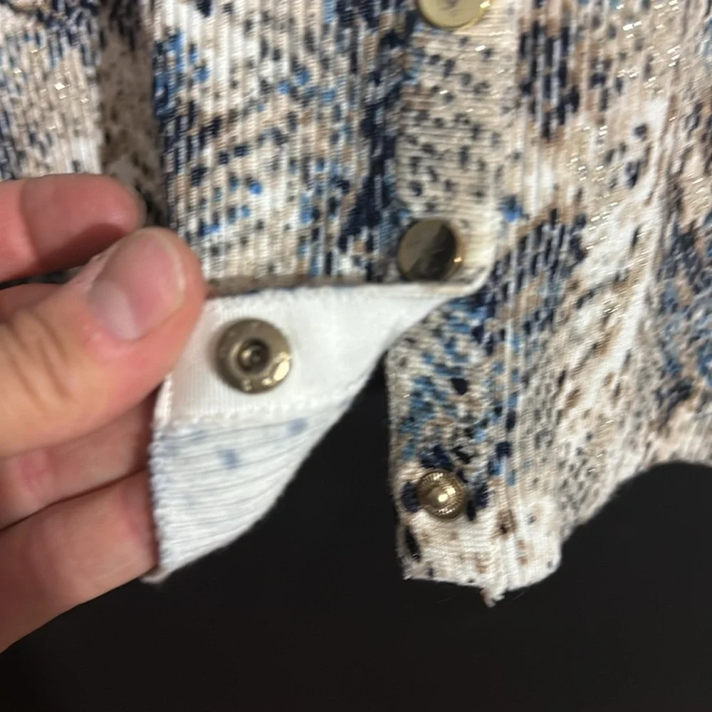 White House Black Market V-Neck Snap Front Metallic Cardigan Size: M